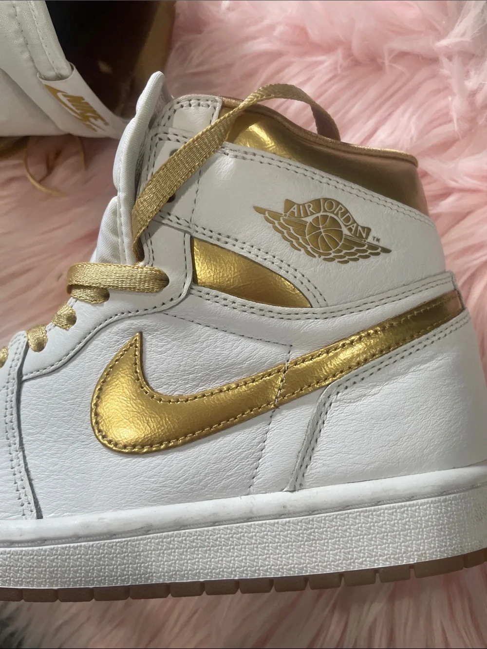 Nike Air Jordan 1 Retro FD2596-107 High OG white and Gold sneakers